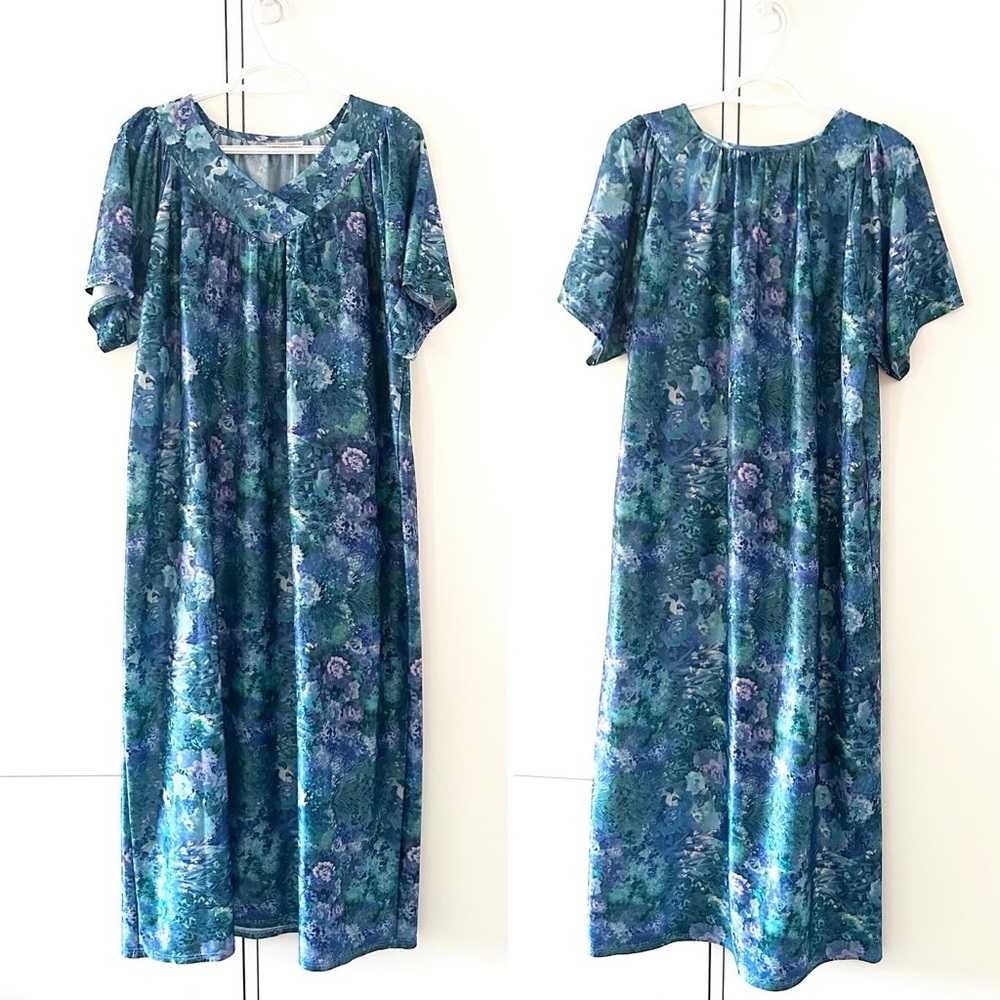 Vintage full length blue floral Housedress/muumuu
